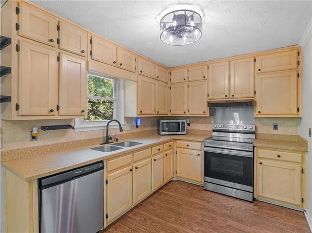 4123 Red Laurel Way, Snellville, GA 30039