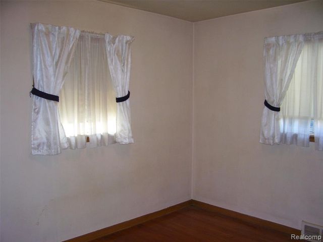 7300 Weingartz, Center Line, MI 48015