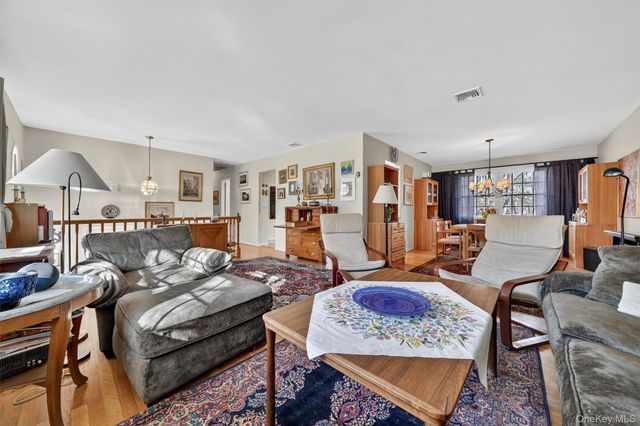 38 E Mayer Drive, Suffern, NY 10901