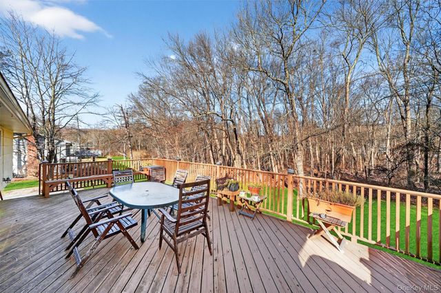 38 E Mayer Drive, Suffern, NY 10901