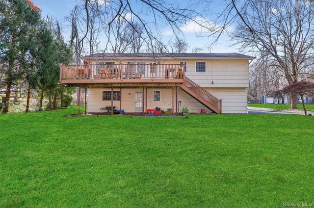 38 E Mayer Drive, Suffern, NY 10901