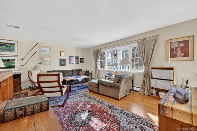 38 E Mayer Drive, Suffern, NY 10901