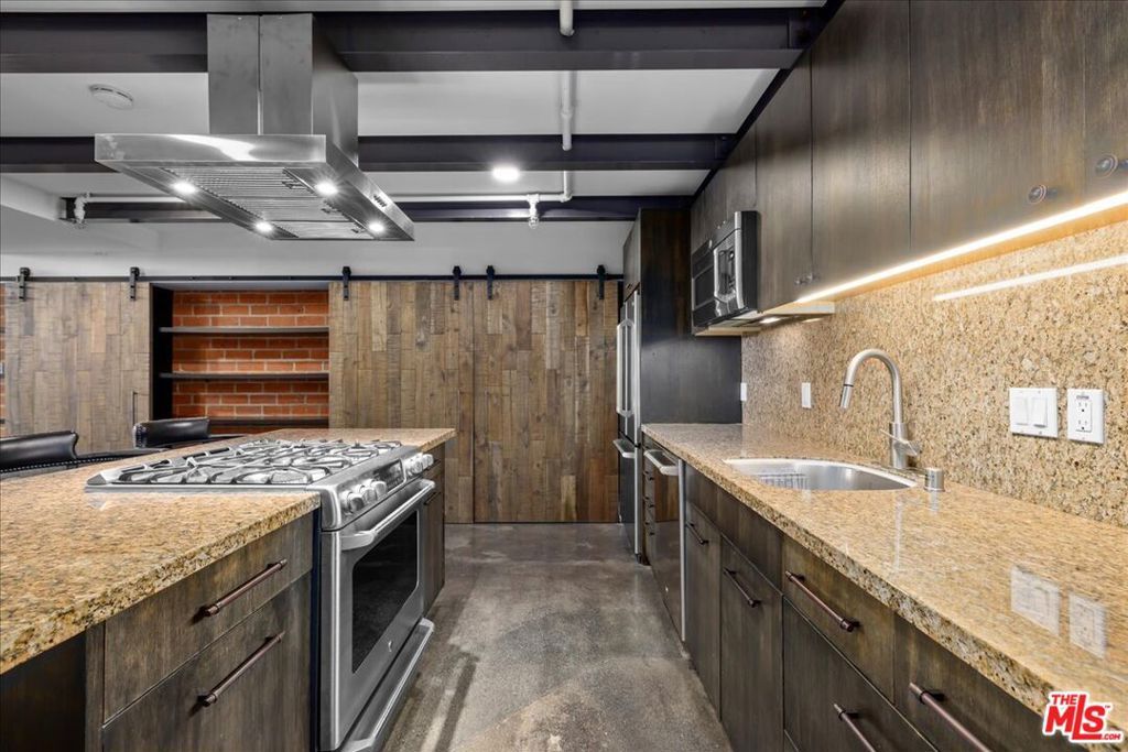 Image 12 of property listing at 120 S Hewitt Street 6, Los Angeles, CA 90012