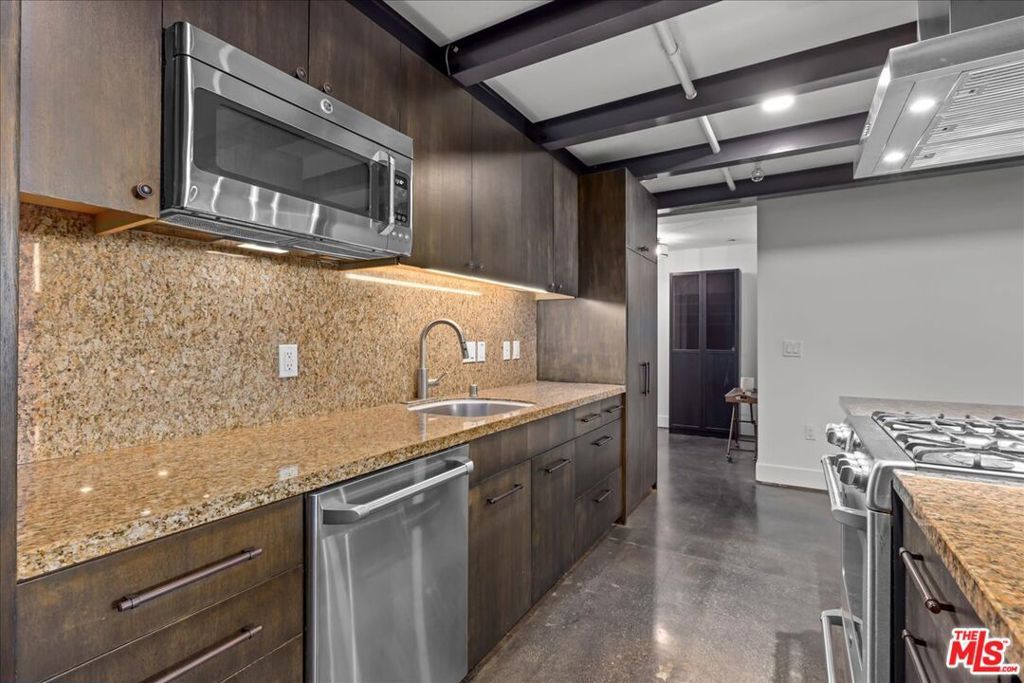 Image 14 of property listing at 120 S Hewitt Street 6, Los Angeles, CA 90012