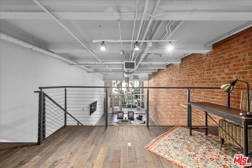 Image 21 of property listing at 120 S Hewitt Street 6, Los Angeles, CA 90012