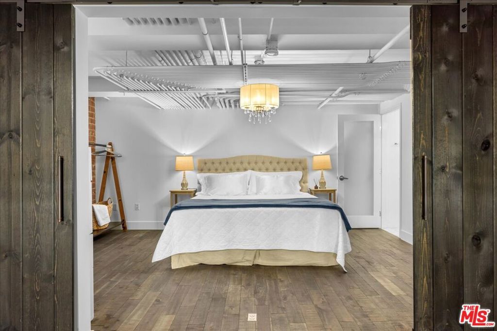 Image 22 of property listing at 120 S Hewitt Street 6, Los Angeles, CA 90012