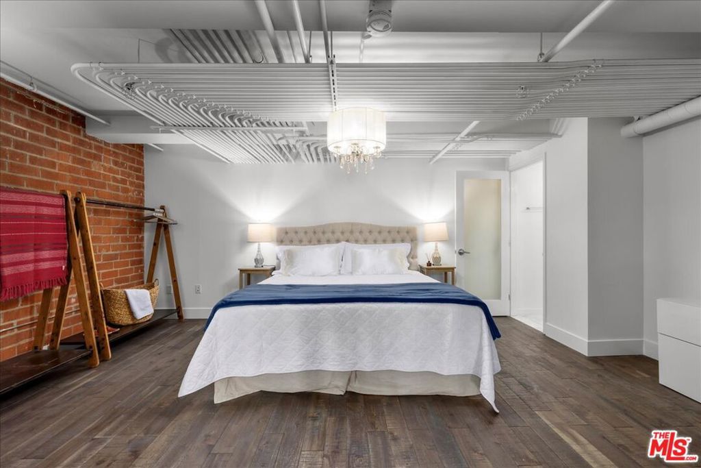 Image 23 of property listing at 120 S Hewitt Street 6, Los Angeles, CA 90012