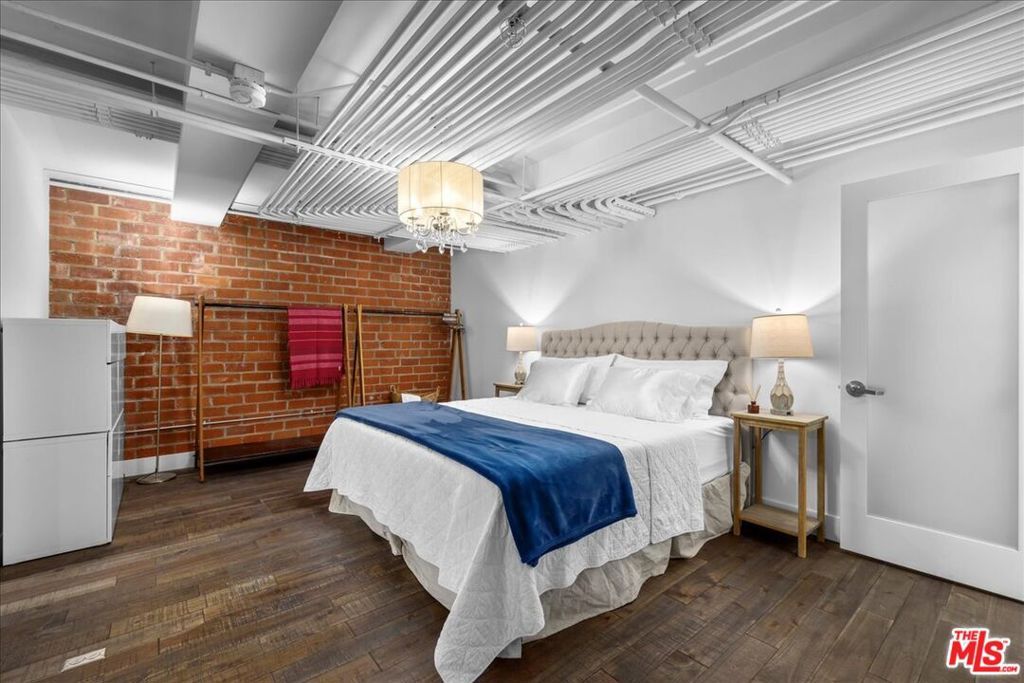 Image 24 of property listing at 120 S Hewitt Street 6, Los Angeles, CA 90012