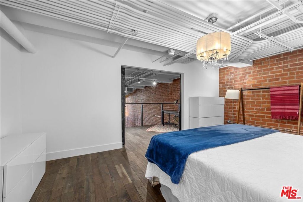 Image 25 of property listing at 120 S Hewitt Street 6, Los Angeles, CA 90012