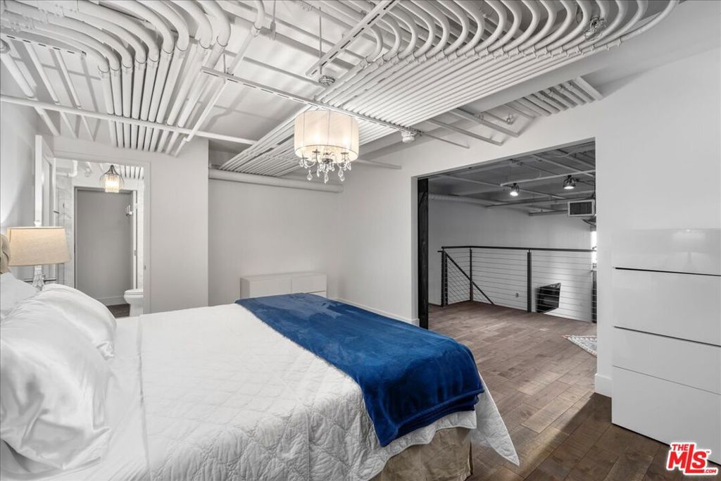 Image 26 of property listing at 120 S Hewitt Street 6, Los Angeles, CA 90012