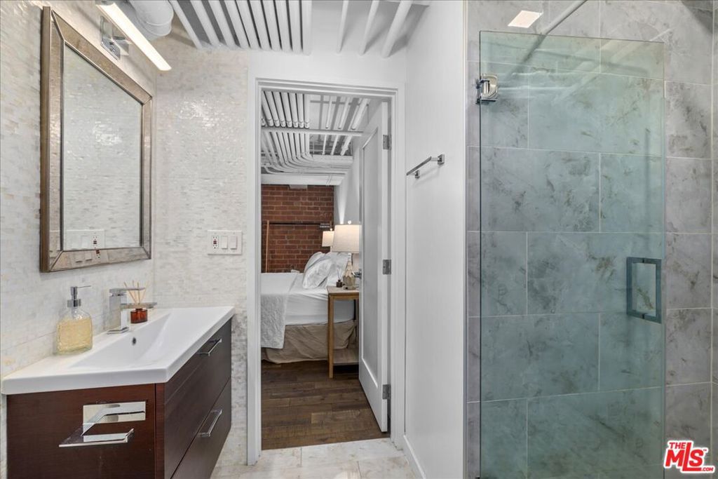 Image 27 of property listing at 120 S Hewitt Street 6, Los Angeles, CA 90012