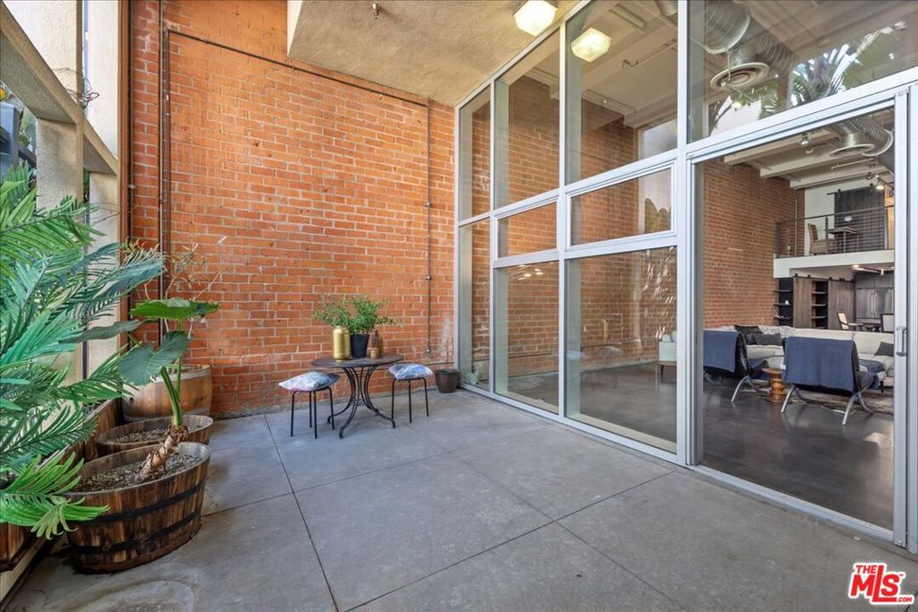 Image 29 of property listing at 120 S Hewitt Street 6, Los Angeles, CA 90012
