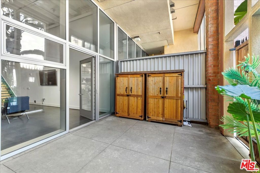 Image 30 of property listing at 120 S Hewitt Street 6, Los Angeles, CA 90012