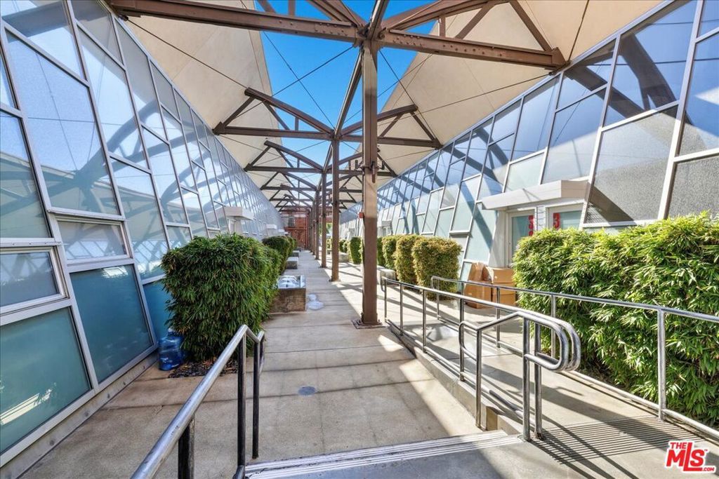 Image 31 of property listing at 120 S Hewitt Street 6, Los Angeles, CA 90012