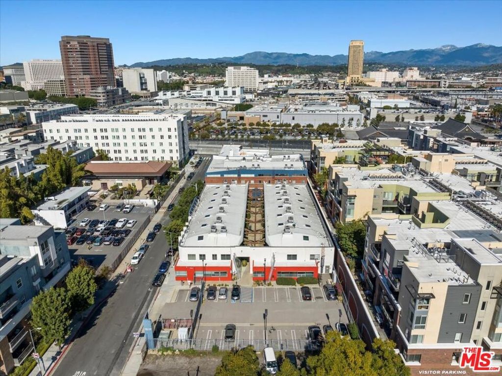 Image 32 of property listing at 120 S Hewitt Street 6, Los Angeles, CA 90012