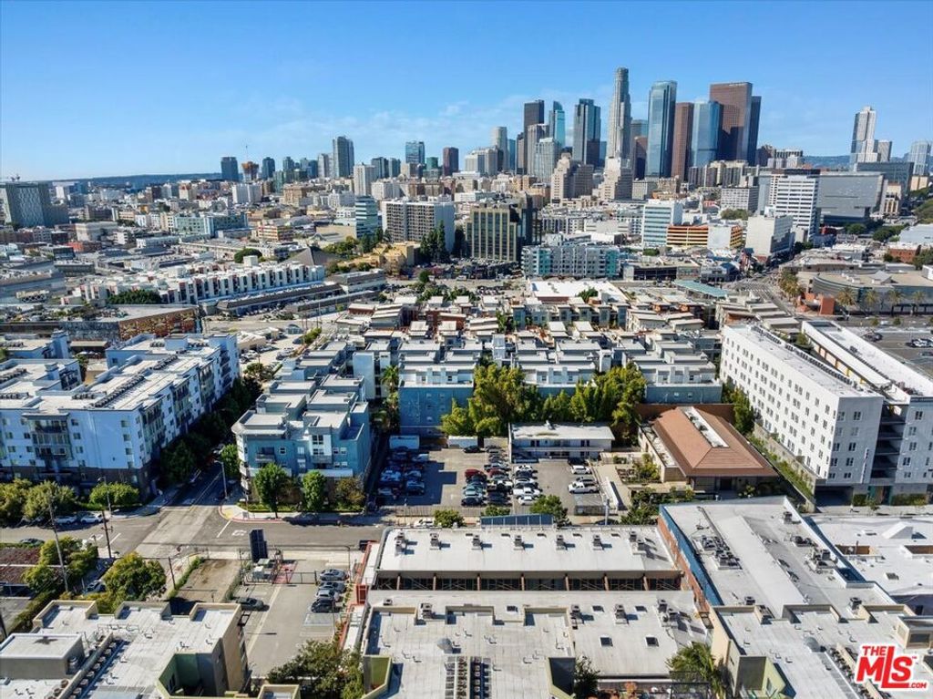 Image 34 of property listing at 120 S Hewitt Street 6, Los Angeles, CA 90012