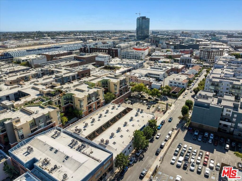 Image 36 of property listing at 120 S Hewitt Street 6, Los Angeles, CA 90012