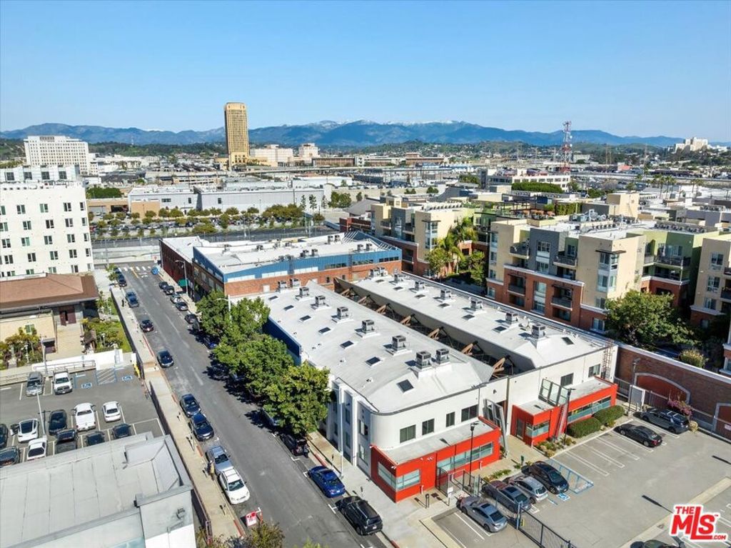 Image 37 of property listing at 120 S Hewitt Street 6, Los Angeles, CA 90012