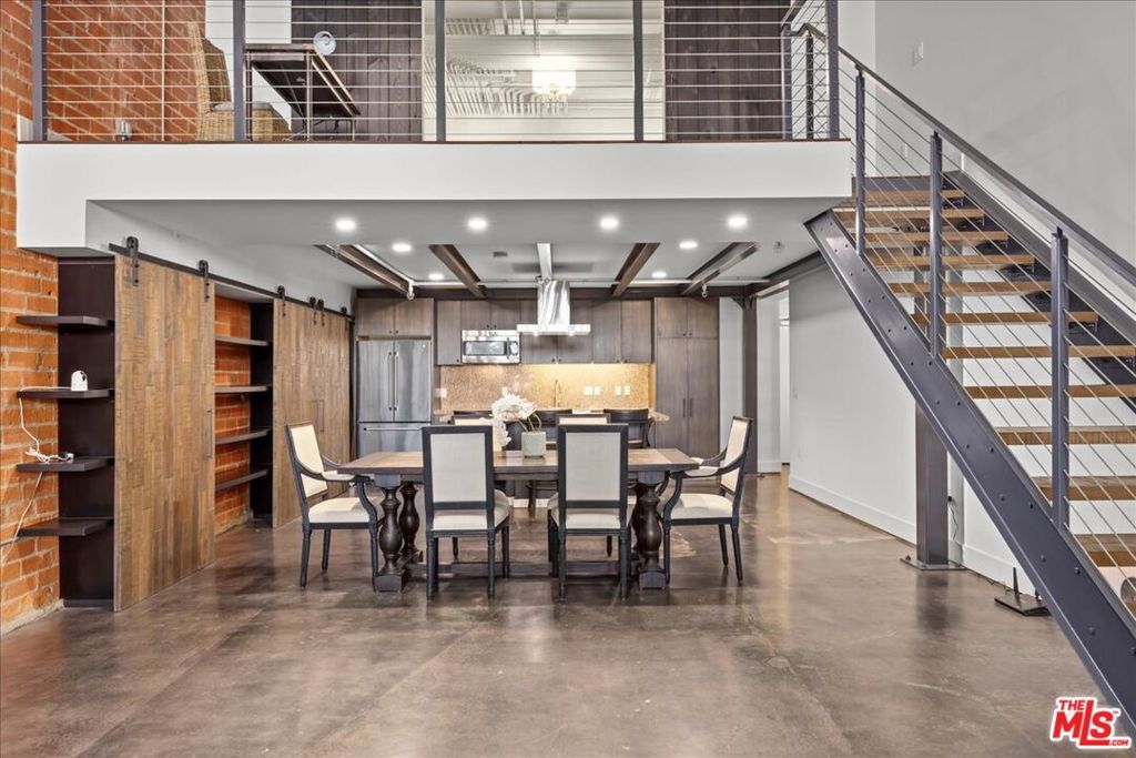 Image 6 of property listing at 120 S Hewitt Street 6, Los Angeles, CA 90012