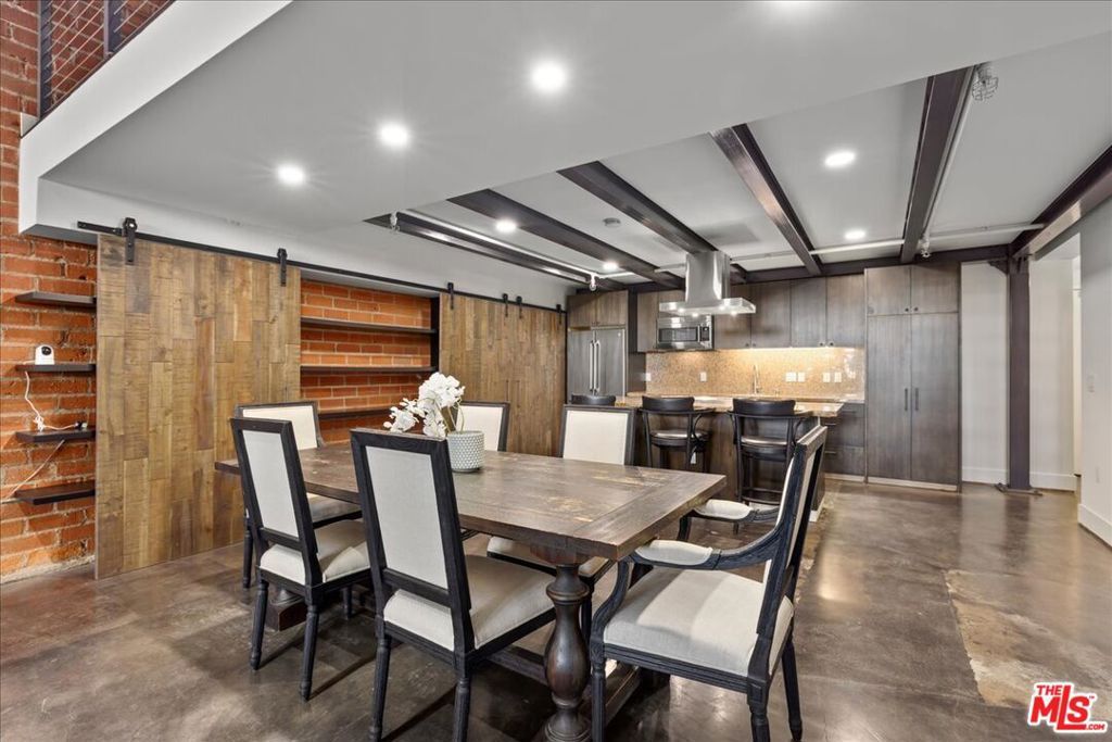 Image 7 of property listing at 120 S Hewitt Street 6, Los Angeles, CA 90012