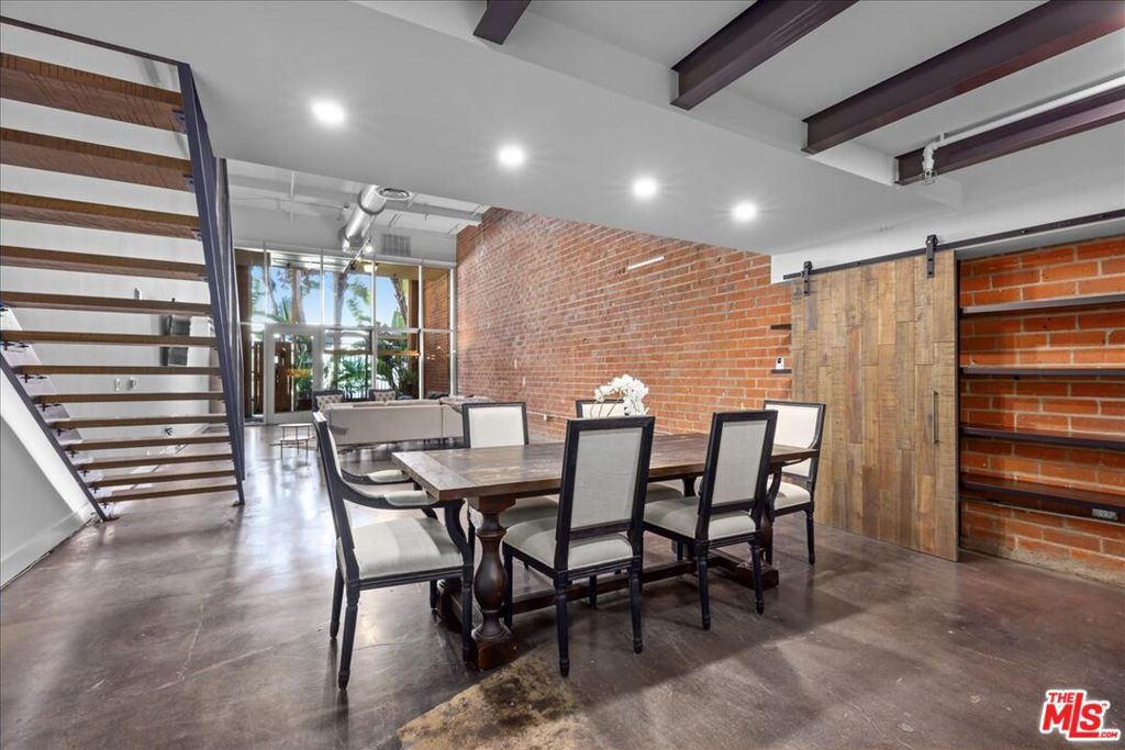 Image 8 of property listing at 120 S Hewitt Street 6, Los Angeles, CA 90012