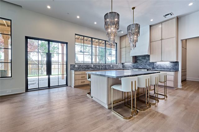 1734 Hollister Street, Houston, TX 77055