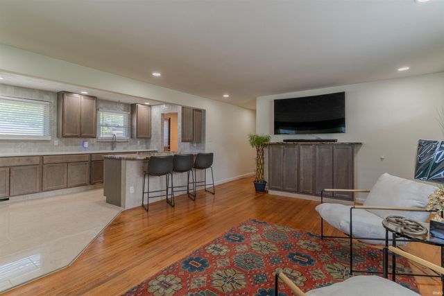 1922 S Lombard Avenue, Evansville, IN 47714