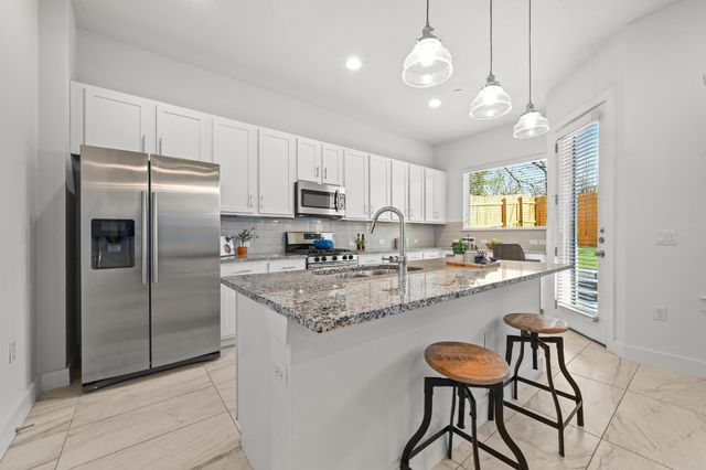 8922 Menchaca RD 303, Austin, TX 78748