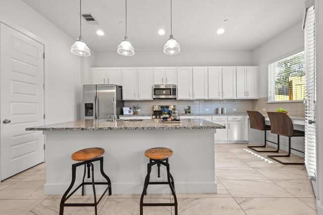 8922 Menchaca RD 303, Austin, TX 78748