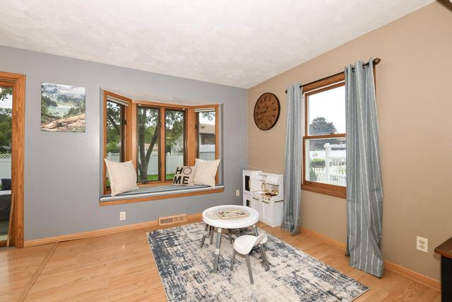 664 Austin ROAD, Burlington, WI 53105
