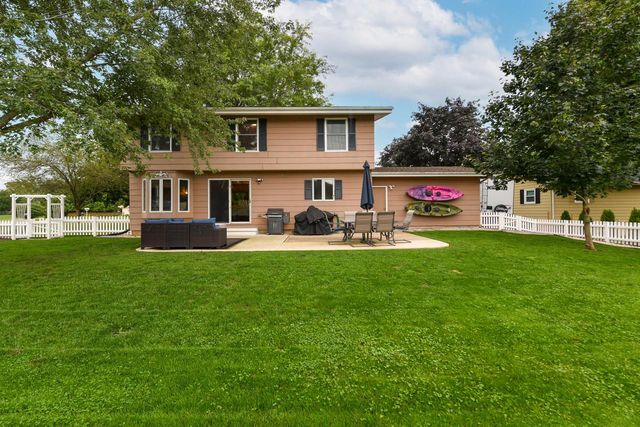664 Austin ROAD, Burlington, WI 53105