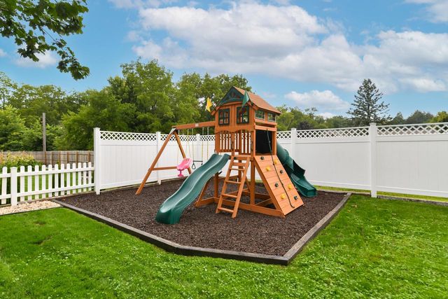 664 Austin ROAD, Burlington, WI 53105