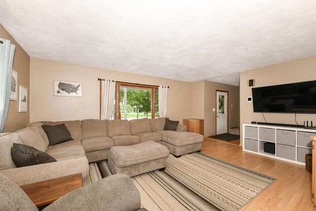 664 Austin ROAD, Burlington, WI 53105