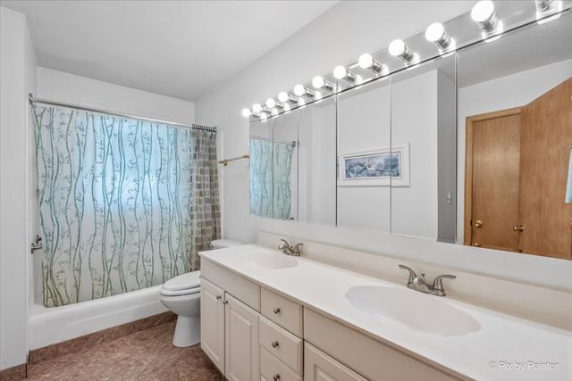 1814 W Catalpa Lane, Mount Prospect, IL 60056
