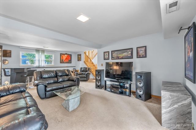 1814 W Catalpa Lane, Mount Prospect, IL 60056