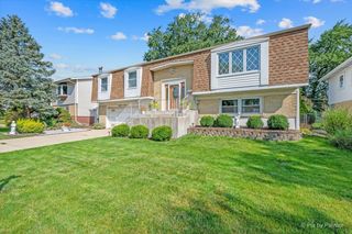 1814 W Catalpa Lane, Mount Prospect, IL 60056