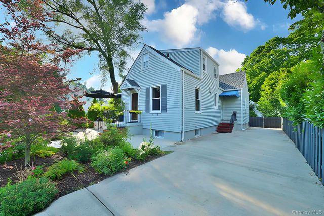32 Franklin Avenue, Sea Cliff, NY 11579
