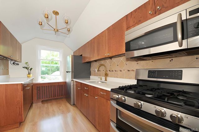 32 Franklin Avenue, Sea Cliff, NY 11579