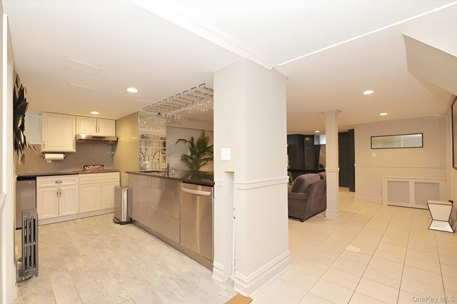 32 Franklin Avenue, Sea Cliff, NY 11579