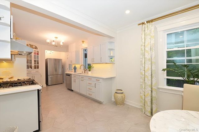 32 Franklin Avenue, Sea Cliff, NY 11579