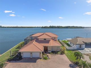 2 Seahorse Lane, Vero Beach, FL 32960