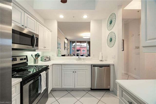 410 Bayfront PL 2502, Naples, FL 34102