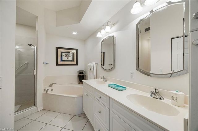 410 Bayfront PL 2502, Naples, FL 34102