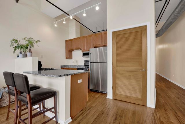 1645 W Ogden Avenue 718, Chicago, IL 60612