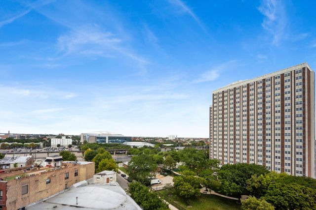 1645 W Ogden Avenue 718, Chicago, IL 60612