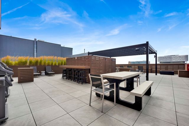 1645 W Ogden Avenue 718, Chicago, IL 60612