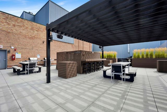 1645 W Ogden Avenue 718, Chicago, IL 60612