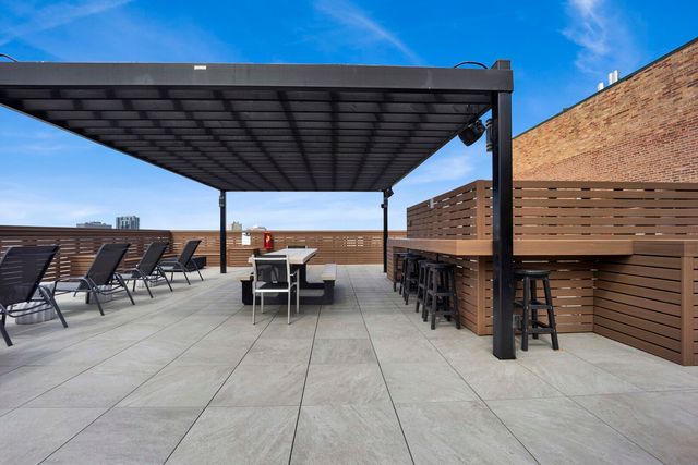 1645 W Ogden Avenue 718, Chicago, IL 60612