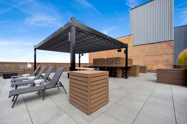 1645 W Ogden Avenue 718, Chicago, IL 60612