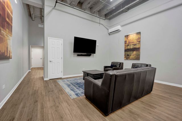 1645 W Ogden Avenue 718, Chicago, IL 60612